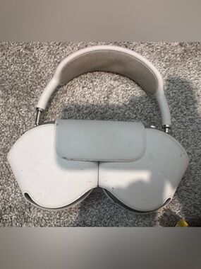 Apple White AirPods Max - 1st Gen FLAWED // Occasionally Works and Connects